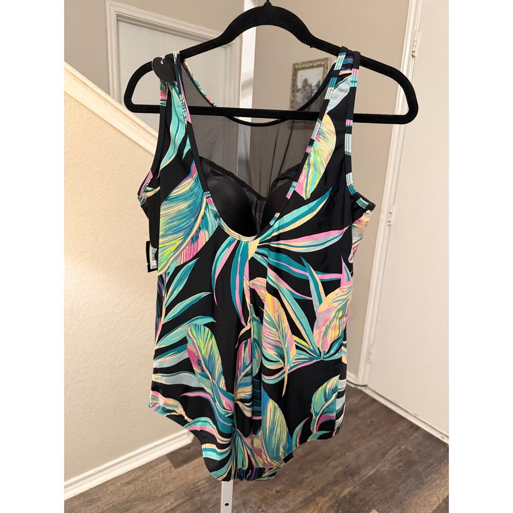 Torrid RARE One piece Tropical Swimsuit Size 2X NWT - Picture 2 of 5